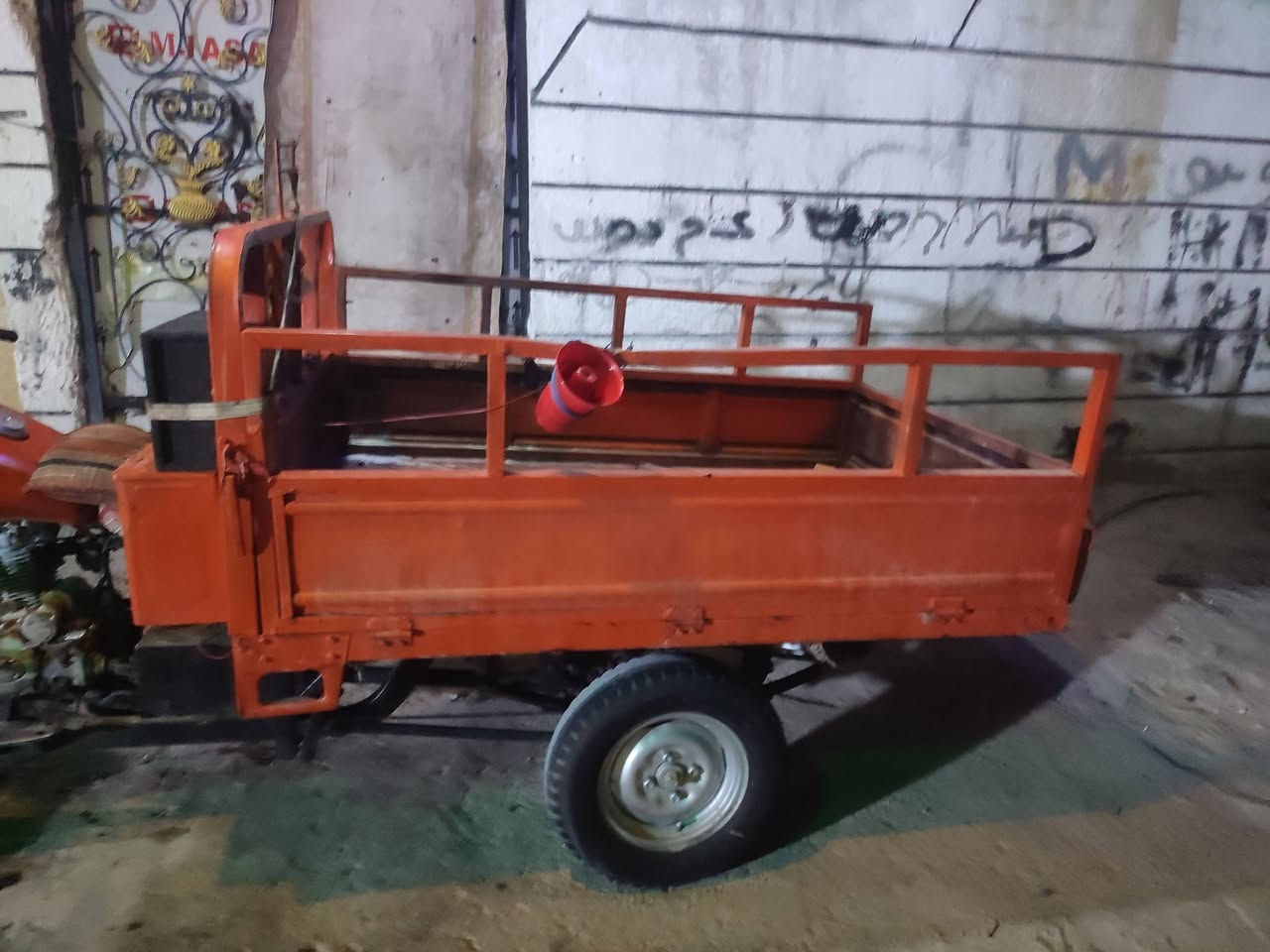 السلام عليكم شباب ستوته للبيع نظيفه ماكينه نظيفه رقم سنويه ستوته ما متعوبه بمكان بصره حيانيه شارع القائد السعر  900 هذا *********** الهاتف بموجود حتى واتساب
