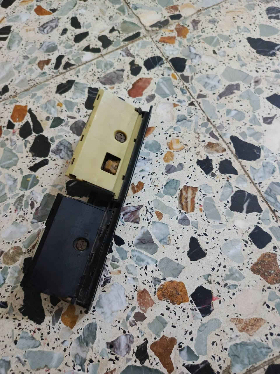 سلام عليكم بيانو مال هارتوب للبيع شغال...مال حاويه...***********
