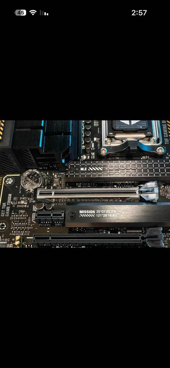 السلام عليكم شباب مذربورد للبيع جديدة 
نظافة 100‎%‎ 
Asus tuf B650m-Plus Wife 
Ram:DDR5
Cpu : AMD 
للتواصل :***********
