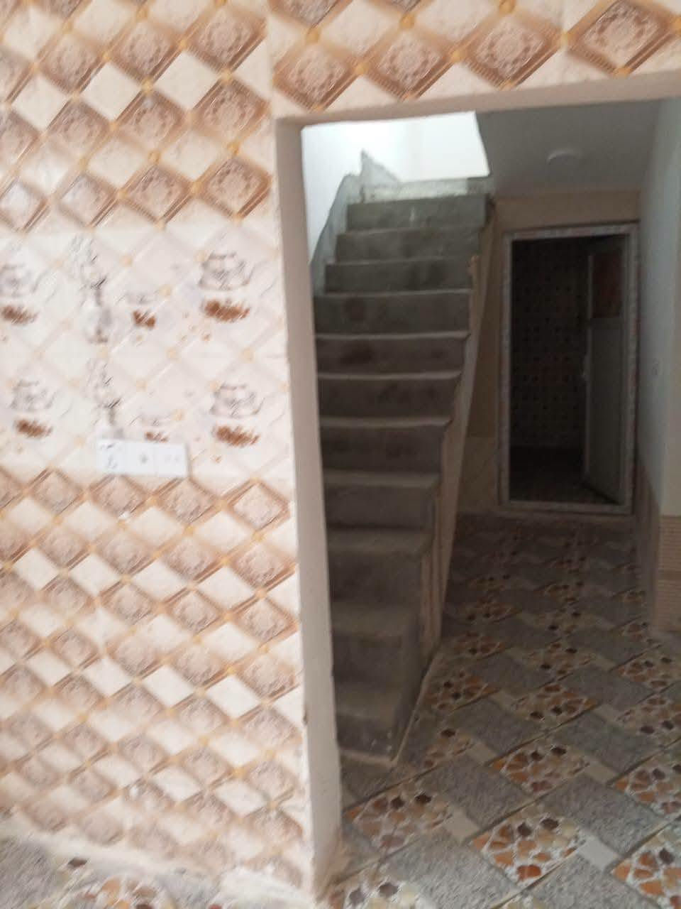 بيت ١٥٠ متر حي الشهداء على طريق ابو جاسم ركن بيت بناء جديد كامل من كلشي غرفه نوم ٢ صاله ستقبال مطبخ صحيات داخل وخارج 
السعر 35 مليون وبي مجال 
 عنوان مكتب  السعدي للعقار بابل المسيب على طريق ابو جاسم قرب حي النوار مقابيل فرن صمون  واتساب ***********
