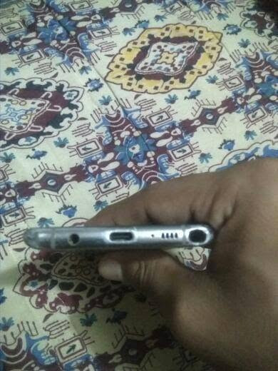 نوت 10 لايت • ١٢٨ جيجا • شاشة مكسورة