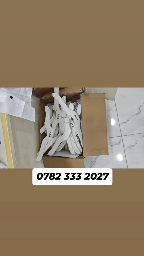 غراض محل ملابس للبيع بأسعار مناسبة جداً لا يوجد توصيل تجي تاخذ وتطلع وكل الهلا بيكم سبب البيع عدم التفرغ للاستفسار الاتصال على الرقم الموجود في الصورة بغداد, العراق

نص مكتوب في الصور:
- ***********