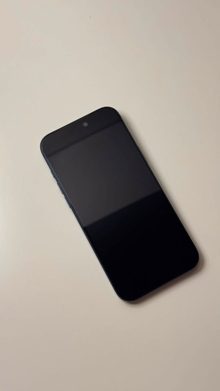 آيفون 17 برو ماكس 256GB 
نسخة esim
البطارية 98‎%‎
عدد دورات الشحن 215
النظافة واضحة بالصور 
السعر 1,650,000 
العنوان : بغداد / الشعب شارع عدن 
للإستفسار : ***********
