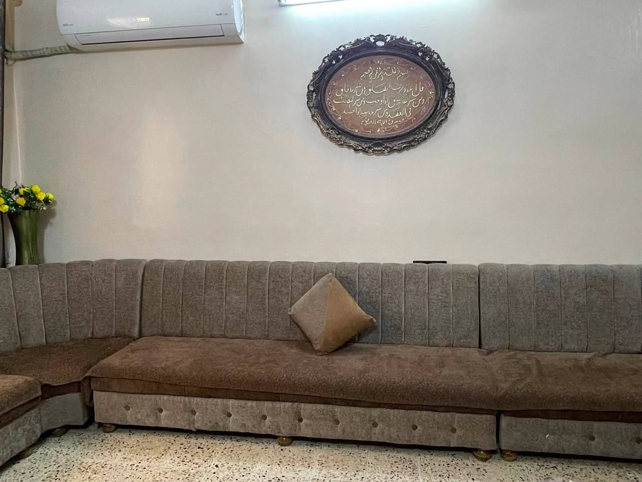 السلام عليكم 
ديوان ١٢ متر 
السعر ٤٥٠ بي مجال 
***********
