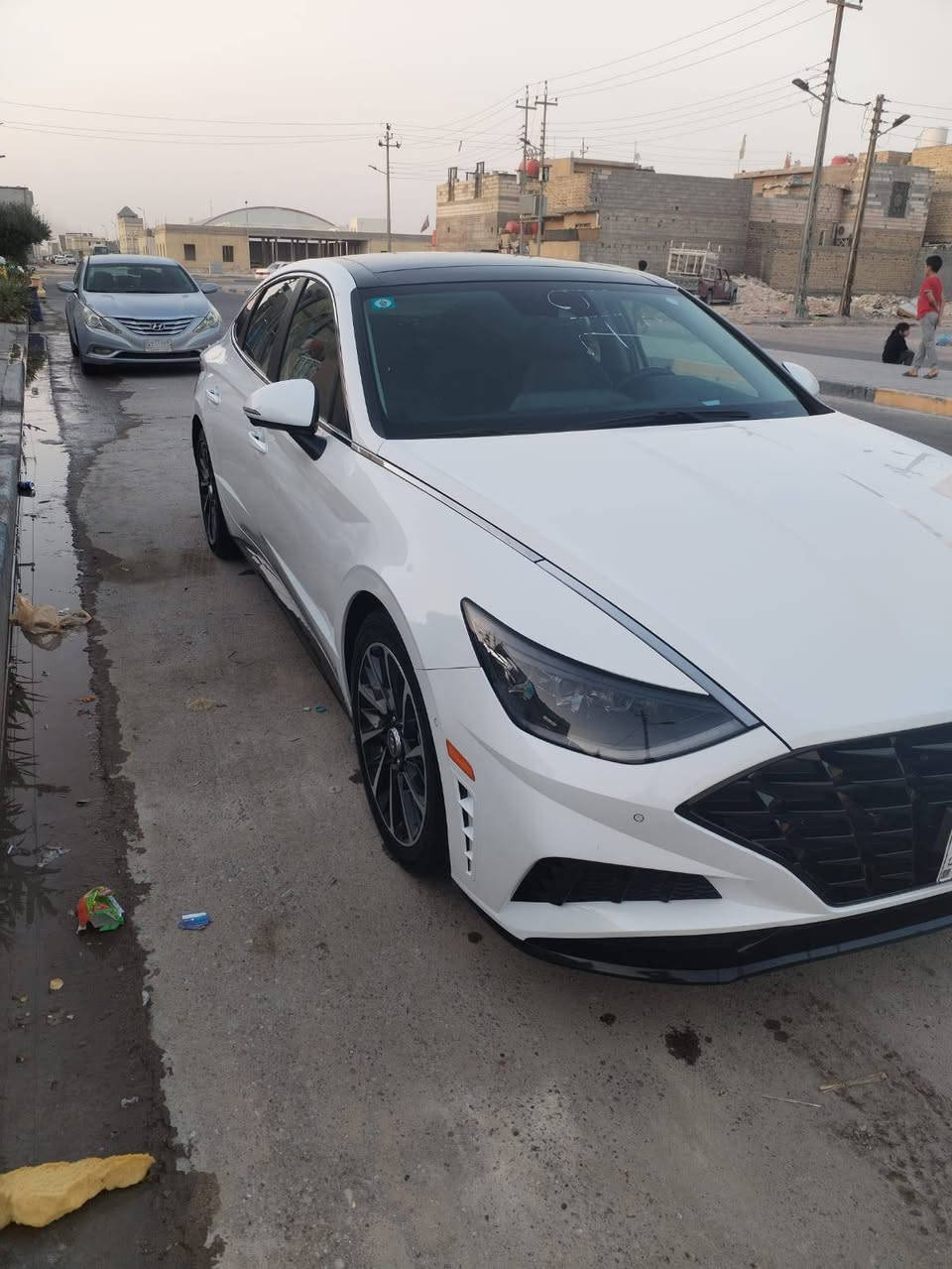 السلام عليكم سوناته البيع كفاله عامه سياره وارد امريكي  موديل 2023طابه نسبه غرك سياره فول واحد على واحد رقمه بصره معوقين محرك 1600 تيربو سعر 175 رقم التلفون ***********
