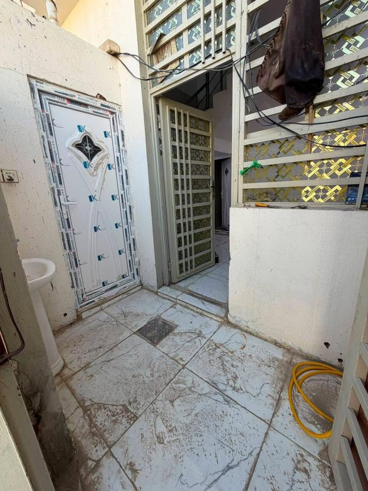 🏠 دار 50م – النجف الأشرف
📍 بصف السوك مقابل ملحق قرية الغدير عمود301
🧱 طابوق جمهور | 🏗️ سقف كونكريت
🛏️ غرفة + 🛋️ صالة + 🍳 مطبخ + 🚿 حمام + 🌤️ منور كامل +حجر درج+ خط مؤيد+ جاهز البيت +للسكن+
💰 20وبي مجال   قابل للتفاوض
📞 ***********2
