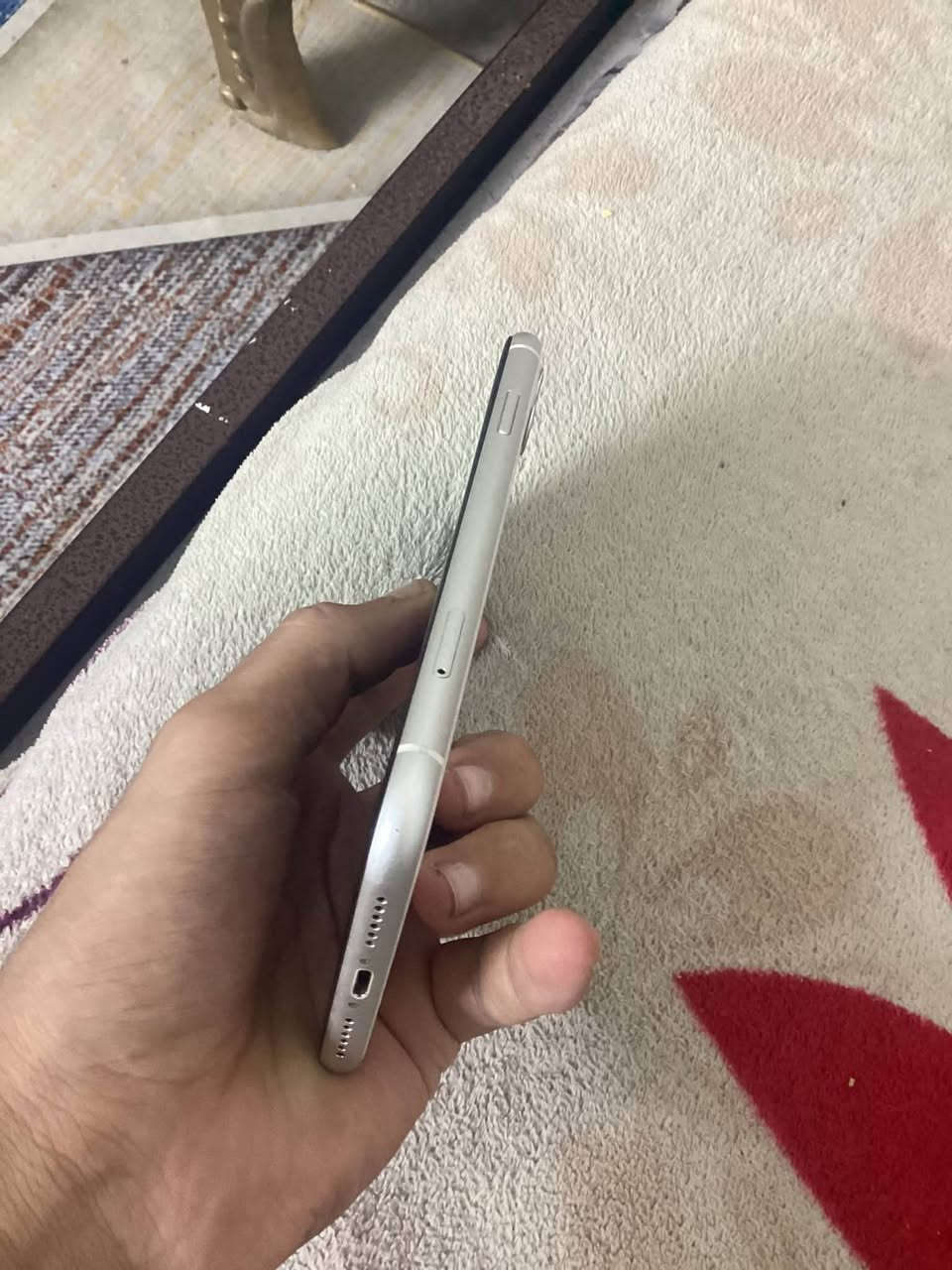 سلام عليكم ايفون11عادي ذاكره64بطاريه مبدله اصليه جهاز نضيف ومكفول فقط ضهر مكسور للبيع ب200قفل مكاني بغداد العبيدي ماعندي توصيل
متواجد واتساب واتصال***********

نص مكتوب في الصور:
- 1:03 القطع والخدمة تجمع Apple سجل تاريخ القطع والخدمة، وهذا السجل يعرض معلومات عن هذا الـ iPhone وحالته وتفاصيل إصلاحه. معرفة المزيد... سجل تاريخ الخدمة البطارية غير معروف