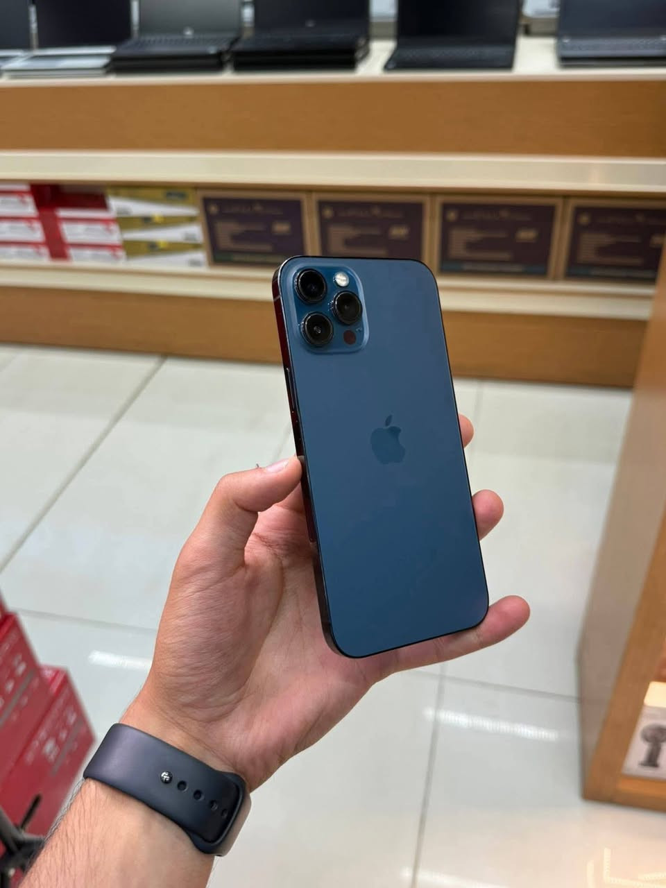 💙 ايفون 12 برو ماكس 💙
🔥  السعر 265 الف دينار 🔥

ذاكره 256 
بطاريه %100 مستبدله اصليه ✅
نموذج M شرق اوسط دبل شريحه 
نضافه %100 
كله مكفول وشغال 
مستبدل شاشه اصليه اولد ✅ 

العنوان النجف الاشرف 
اتصال ***********📞📞
