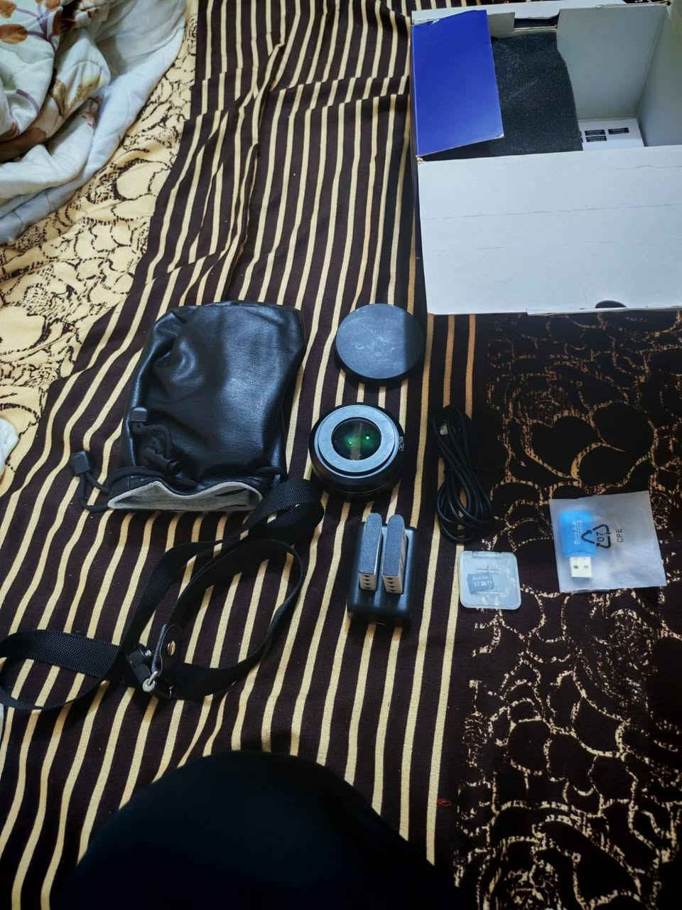 كاميرا للبيع 4k شاشه قلابه وتكدر تنقل على موبايل خلال واي فاي اي شي تصوره وياها رام وكامل ملحقات سعر 75 قفل للشراي للاستفسار على رقم ***********
