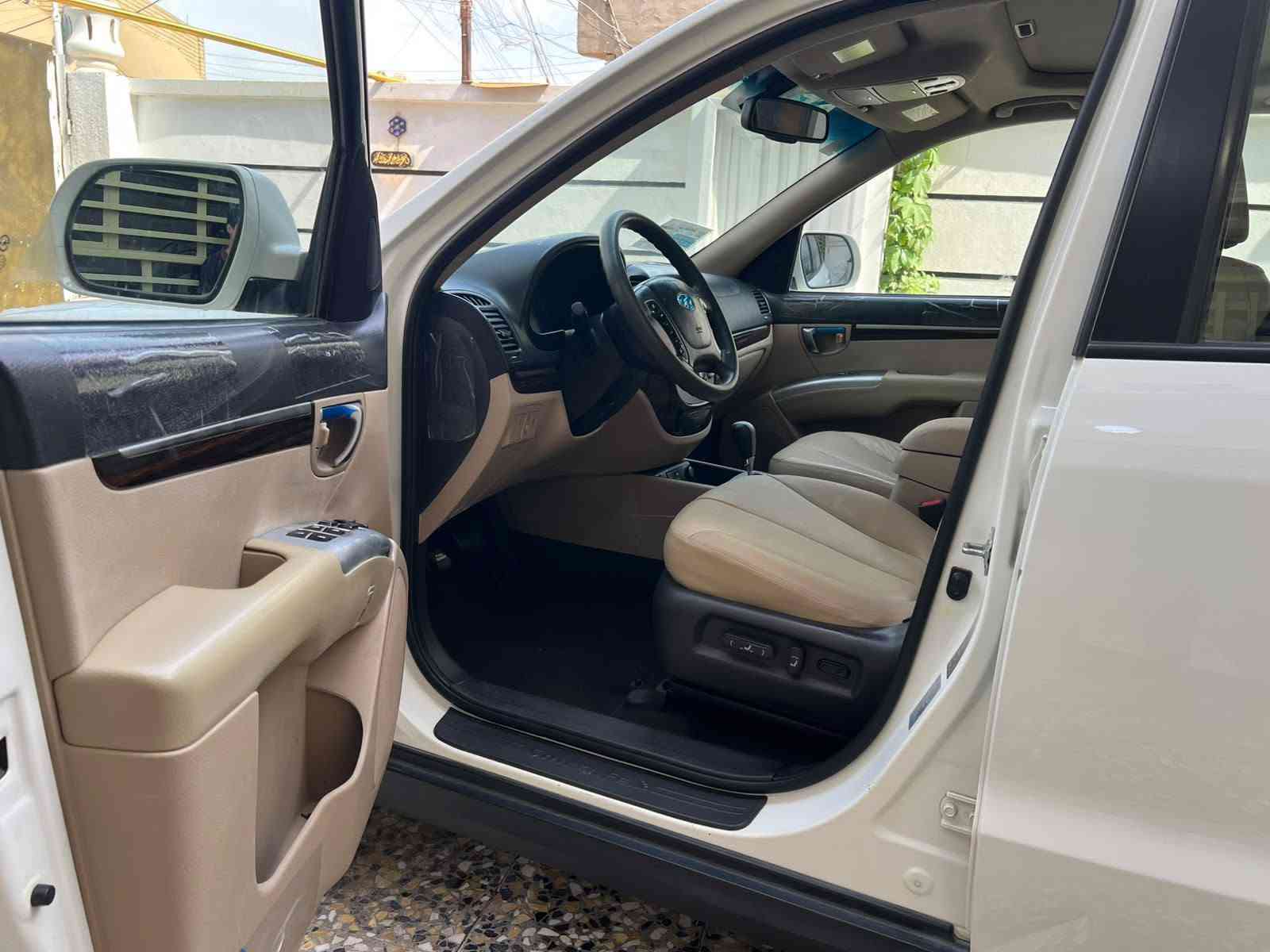 هواندي سنتافي استلام 
موديل ٢٠١٢ خليجي  كفاله عامه من كلشي 
رقم الهاتف ***********

ماشيه سياره ٧٣ الف حقيقي شرط فحص اخذته على ايدي 
بسمي ومشروع وطني وهزه جديده وسنويه جديده دولي بغداد
بصمه  عدد3 
فتحه
( سته سلندر ٣.٥ 
سبعه  راكب 
٣ قطع تبريد 
فورويل دفع رباعي

مكفوله بدون حادث او ضربه او. صبغ او تبديل بلاديه سياره 

مري شفط تحكمات ستيرن 
كشنات كهرباء وداخل بيجي. عسلي 
ويل كروم وصدر كله جديد

سياره بعده فابلون الشركه على جاملغات وعلى قماره وبنيد اصلي
بمعنى الكلمه جديده 

رقم الهاتف للتواصل ***********
