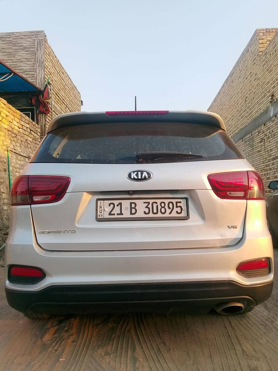 سورنتو موديل 2019 وارد امريكي حادثها بنيد وجاملغ واكو بارد قليل فقط
اللون سلفر سياره كلش حلوه 
مكان السياره ميسان السعر 175 
الرقم ***********
