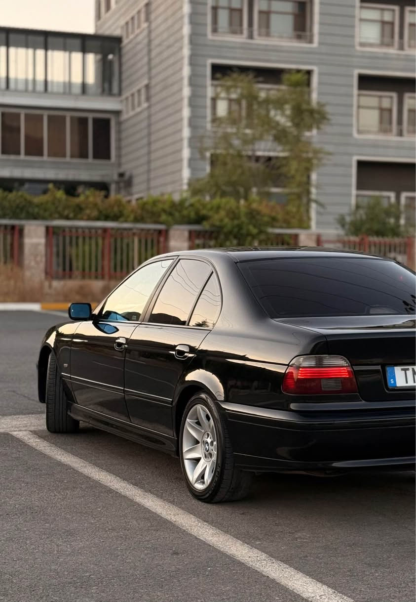 BMW E39
موديل 2003
مه كينه 528 دهبل ديجيتال كير توماتيك
٣ كَيّرٍ
سه قفو عيزام به شهرت
كوشن هيتهر
جلدو قوماش
ته حديد سورعه
پيش و پشت كه پس بيّ ليّدران جوار تايهى لوكى له زيّره
مهنه فه ست ئه سلّى 2021 داخل بوه
سه يارهكه بيّ مه سره فه
نرخ 80
*********** ث.م رانية, السليمانية
