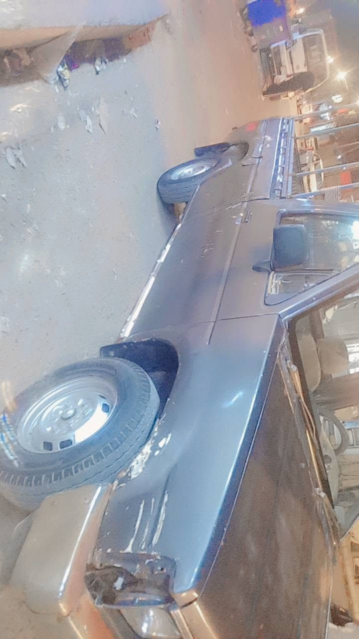 سلام عليكم سياره للبيع نيسان مديل 93
محرك ونجي سته سياره حلو مال شفل 
سعر 37بيه مجال رقم ***********
سياره تحم تاير حداده نص عمر
