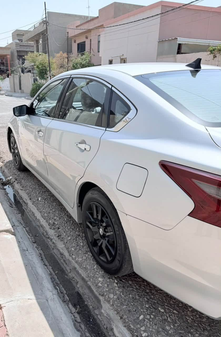نيسان التيما SR
موديل 2018
لون سلڤر
( حادث خفيف اقل من ربع البونيد .. تبديل بونيد بلادي بأمريكا  ) 
مواصفاتها : 
* بصمة تشغيل
* بصمة ابواب 
تشغيل عن بُعد
* نظام ABS
*  نظام تحذير - رادار 
* نظام مانع انزلاق 
* شاشة معلومات امام السائق تعرض معلومات السيارة والتحذيرات
* نظام مراقبة ضغط الاطارات
* بلوتوث للمكالمات والصوت
* منفذ USB
* كاميرا خلفية
* مثبت سرعة
* كشافات ضباب امامية 
* مرايا جانبية كهربائية
* مشغل CD .
السعر ( ١١٨ ) وان شاءالله اكو مجال 
مكان السيارة - كركوك . 
                                                      ***********
