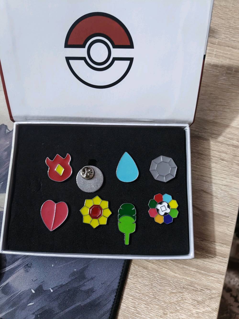 بنزات بوكيمون 
pokemon pins lf the gym leaders