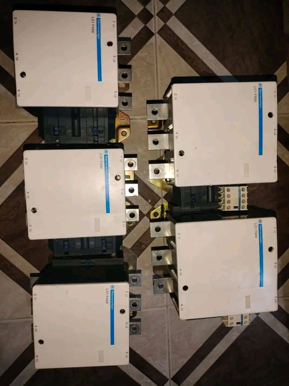 نشتري جميع أنواع القواطع الكهربائية والكوندكترات ♻️⚡
حتى لو كانت عاطلة، تالفة أو مستعملة — لا تخليها تترمى، خليها تتحول إلى 💰

📌 نستلم جميع الأحجام والأنواع والمقاسات
📌 كميات قليلة أو كميات كبيرة
📌 أسعارنا تنافسية ومميزة بالسوق 💵🔥
📌 الاستلام من جميع المحافظات
📌 🚚 خدمة النقل مجانية

إذا عندك قواطع أو كوندكترات قديمة، تالفة أو عاطلة، اتصل بينا 

📞 ***********
