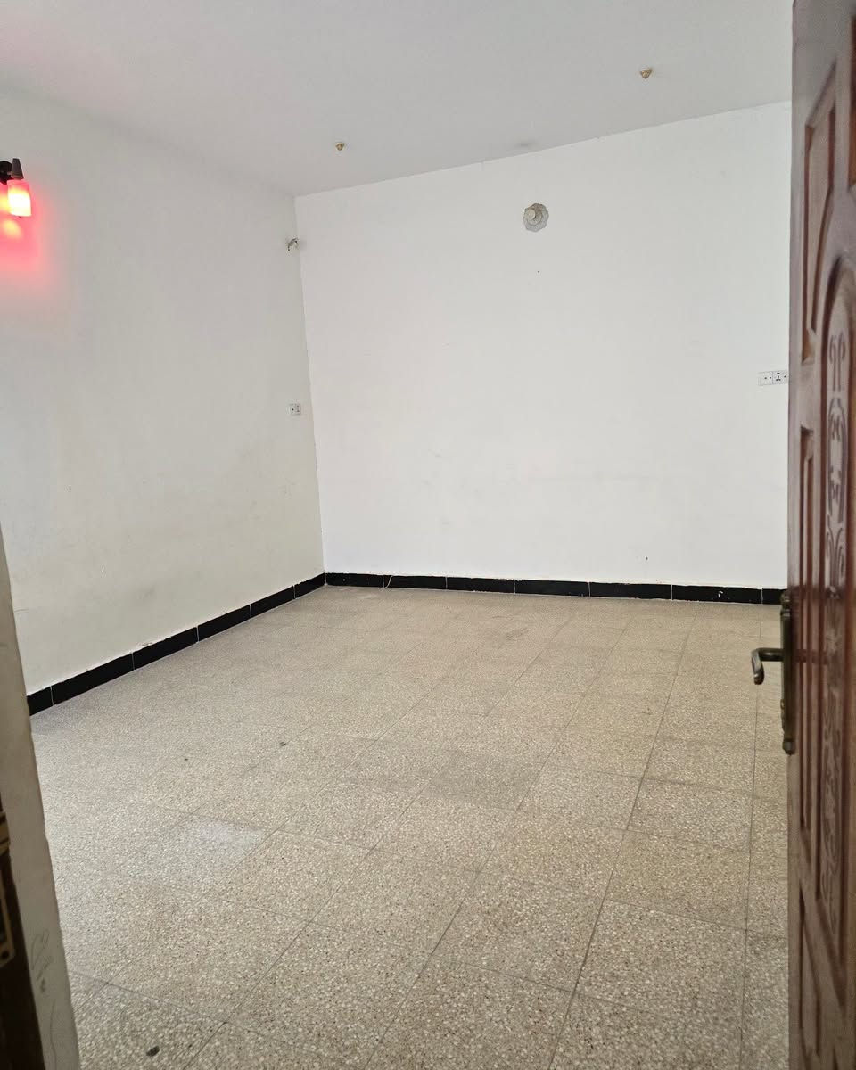 دار سكن دولان للبيع 
ام الخيل الثالثه قرب مدرسه قطر الندى 
المساحه / 100 متر 
محتويات الدار 
غرفتين نوم/ صاله/ استقبال/ مطبخ/ مجموعتين صحيه 
""""""""""""""""""""""""""""""
للأستفســار مراجعـــــة مكتـــب النخبة للعقار والمقاولات العامه الكائــن حي العروبه شارع المتحف مقابل ايسي كريم الإيطالي او الاتصال على الأرقام التاليه
***********
***********
