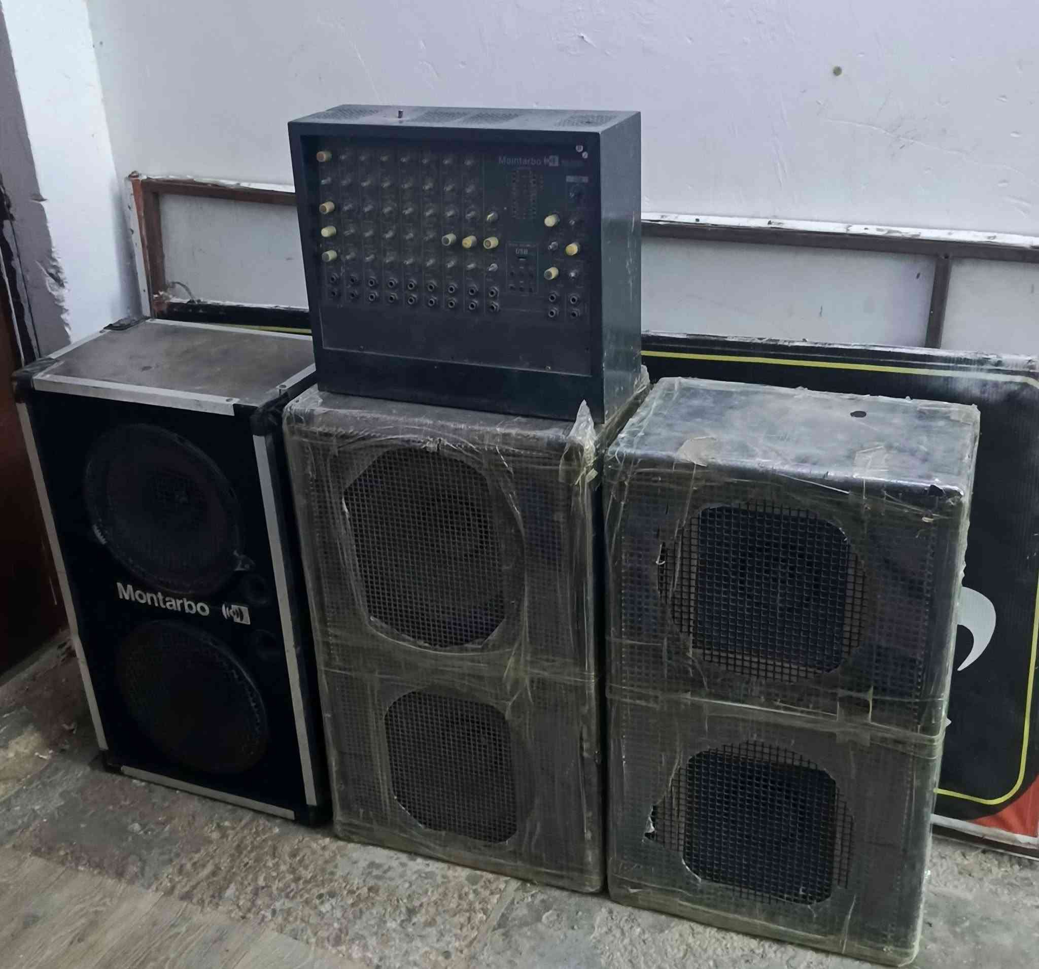 السلام عليكم 
سماعات مونتربو للبيع مع جهاز
3ازواج اليحب يشتري يتواصل معي على الخاص او على الرقم ***********
المكان ناصرية سوق الشيوخ
