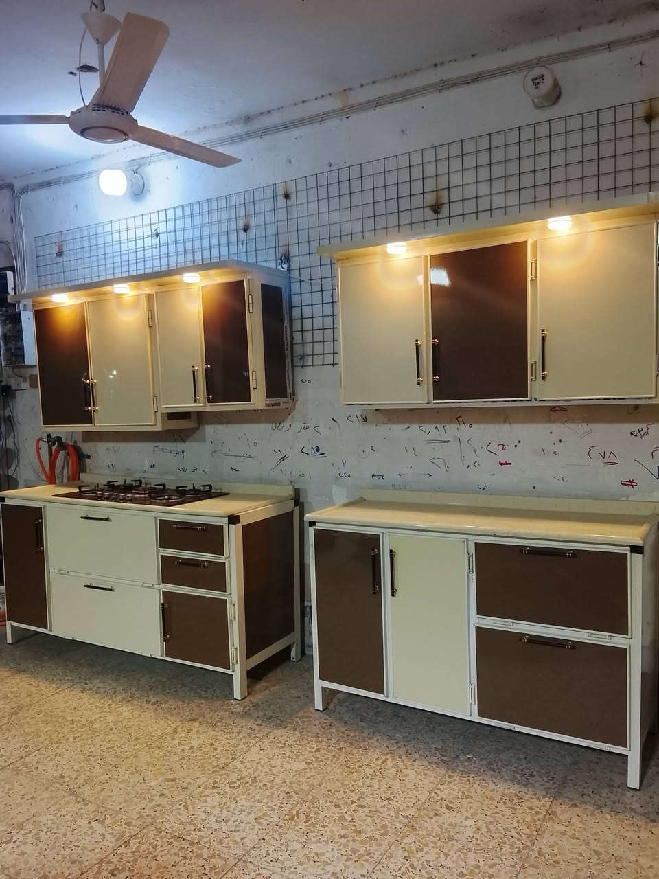 كاونتر تفصال درجه اولى 5قطع كله مرمر مع طباخ نضيف جدا لا يوجد ضرر العنوان بغداد الشعب ***********
