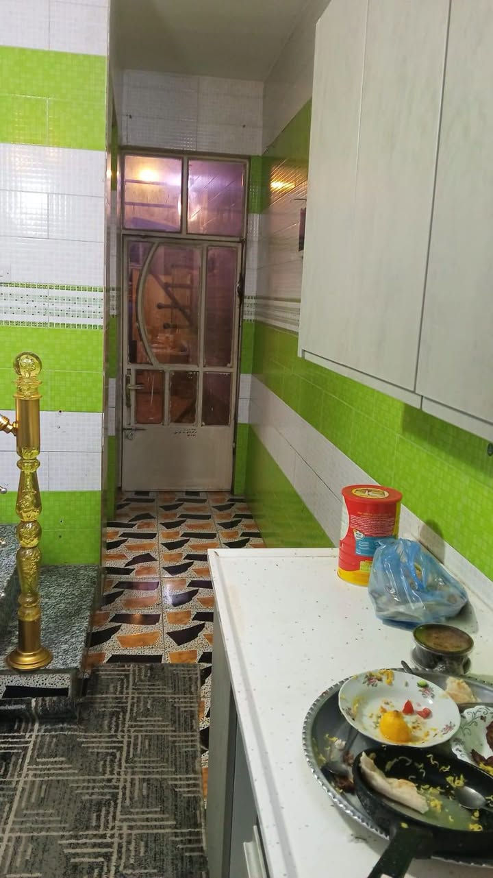 يالله    اعلان : عقار للبيع ( طابو ملك صرف   في الزعفرانيه 

🔸 موقع العقار :  شارع المعهد خلف سنتر الامارات 

موقع مميز 

🔸 مساحة العقار : (100) متر واجهيه (5) نزال (20)

🔸 جنس العقار : ,طابو ملك صرف طابق ونص حديث 

🏗 يحتوي على  ستقبال صاله مطبخ حار بارد غرفه

صحيات منور 

🏕 طابق ثاني غرفه صيات صاله صطح 

للاستفسار يرجى الاتصال بلرقم او اتصال او واتساب 

***********

مراجعه مكتب الاماكن للعقارات
