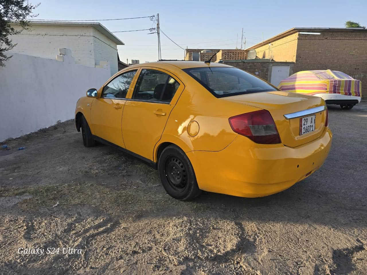 شيري E5
🚗 السيارة كلين بدون أي ضربة، صبغ عام جمالية.

* السنوية باسمي.
* شرط التحويل.
* بيها بطاقة بنزين.
* الطقم الأمامي وخلفي جديد.
* التايرات جديدة.
*كير بشرط
* المحرك بشرط.
* التبريد يحتاج كومبريسر. 
* شرط بدون غرامات
* السعر: 43 ورقة وبيه مجال.
*رقم ***********
📍 الموقع: كركوك.
