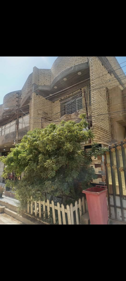 السلام عليكم بيت للبيع طابقين مساحه 100 متر 
5×20 
السريدات الجديده المربع الثاني 
***********
