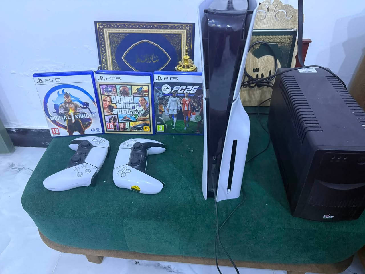 سلام عليكم  للبيع بلي 5 مع جوستك عدد 2 وقراص عدد3
ويبس حجم الجبير سعر 950 الف للاستفسار على رقم ***********
