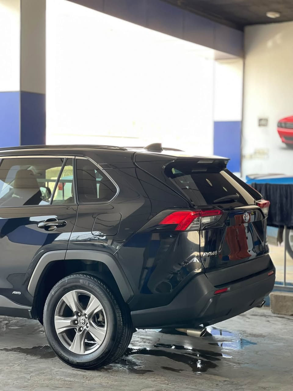 راڤ فور 2024 xle awd
*بصمة تشغيل وبصمات الأبواب 

* 2.5 لتر 4 سلندر هايبر

* كرسي السائق كهربائي 

* شاشة 8 إنج

* Apple CarPlay وAndroid Auto لاسلكي

* 5 منافذ USB 

* رادار أمامي + مثبت سرعة 

* تحذير مغادرة المسار

* كاميرا خلفية

*فتحة سقف 

*جنطة كهربائية 

*ثلاث أنظمة قيادة 

#وارد امريكي ضربتها بچم 

دخول جديدة حرة رقمها كامل بغداد

استفسار اكثر ***********
