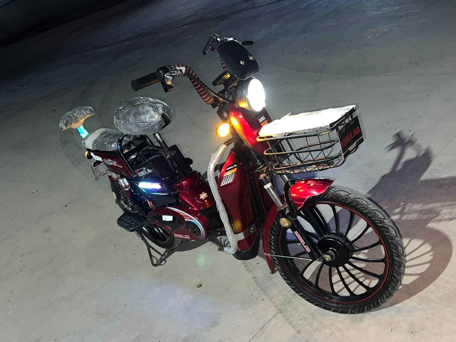 السلام عليكم بيسكل 🚲للبيع موديل 2024بيسكل جديد جديد بمعنه الكلمه 💯💯تيرات ثنين جوبلس جديد شاحنه جديد 5بطريات جديد حجم 20🔥دبل اشاره ➡️⬅️يمين يسار رباعي ملف 1500💯♀️شراي اتصل ***********سعر 275او بي مجال للشراي 💯🚲مكاني كركوك
