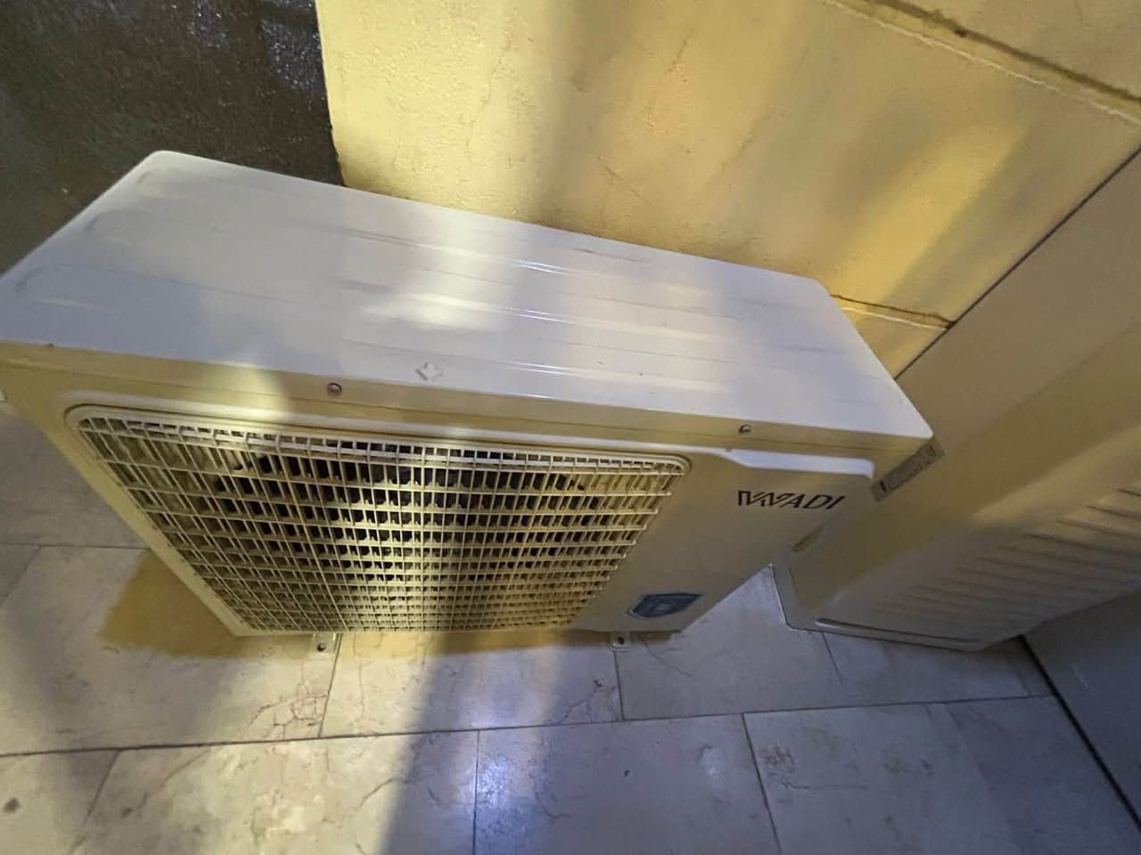سلام عليكم سبلت لبيع كنتوري 2طن  غاز 410جهاز نظيف كماواضح بالصوره  استفسار اكثر اتصل *********** غاز مقفول.
