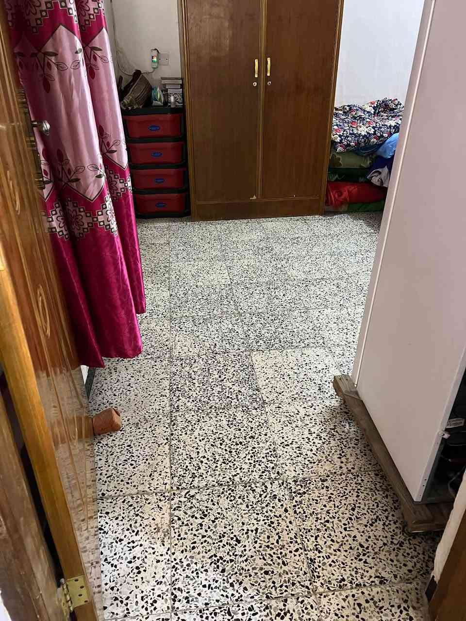 دار للبيع
م:100 واجه ٦نزال٢٠
محتويات:صحيات ع ٢ غرفه نوم صاله كلدور منور مطبخ طابق ثاني غرفه وكلدور 

عنوان:مقابيل مدينه العاب المدهش وره بانزين خانه مال بته سند ٢٥مقدمين تطويب وكامل ومرقم بقه بس قرار تطويب 
للاستفسار: ***********فيس ما متواجد قليل  ولسعر بلخاص
