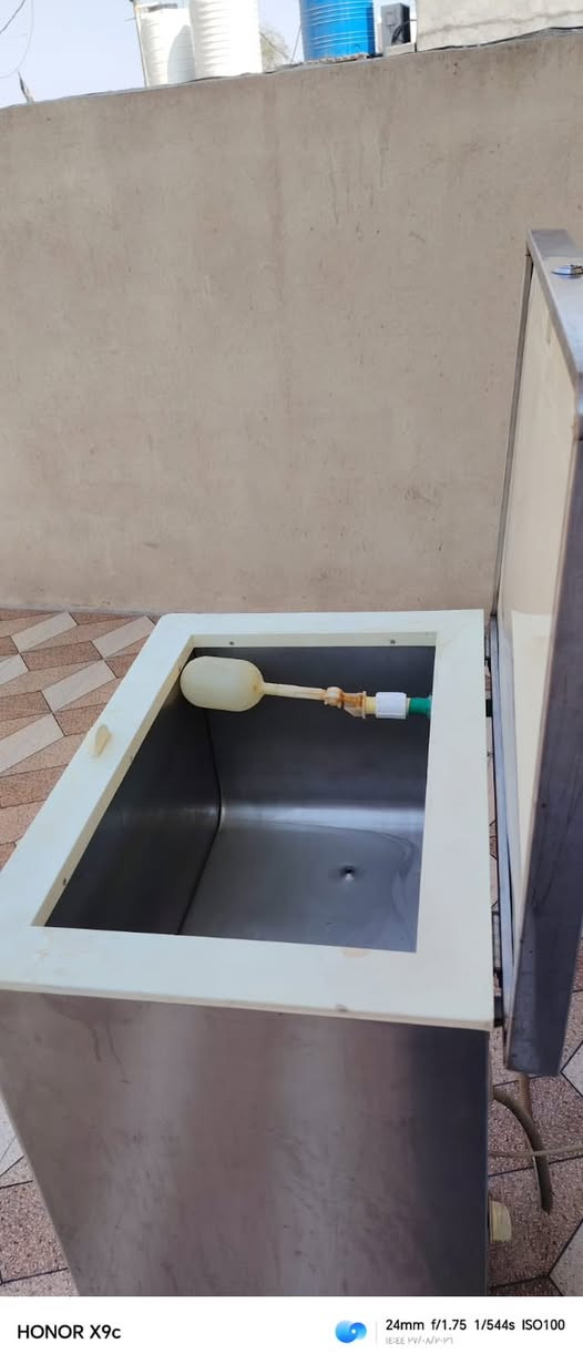 السلام عليكم للبيع
براد حساوي شرط الشغل 
المكان البصره الزبير  
السعر ٢٠٠ وبي مجال 
‭***********‬
