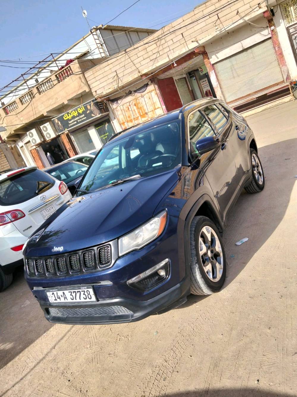 سلام عليكم جيب  موديل2019 
فور ويل 4x4
الون حبري مع قمارة سودة بلاك توب
فول مواصفات ماعدى البنراما 
مميزات السيارة 
كار بلاي مع شاشة كبيرة 
كشنات جلد مع تدفئة تبريد
 كامرة دوارة 
ادامة كاملة 
سستم صوت past
بصمة ابواب مع ترحيب 
تشغيل عن بعد 
تعتيم 
سايد بريك بصمة 
وضعيات القيادة 
مثبت سرعة 
رقم بصرة انكليزي جديد 
سنوية 2027 مشروع وطني تحول ثاني يوم
طخم تاير جديد
محرك 2400 مكفول 
كير 9 نمر مكفول 
تدفئة تبريد كفالة 
مكفولة من الصبغ
داخلة في حالة ممتازة
عدد المسارات 85 الف ميل 
حدادية 100% قبل كم يوم مبدلهاا صدر
السعر 117يها مجال
العنوان البصرة 
متوفر واتساب ***********
بيها بارد بالباب الراكب وبارد بالجاملغ الخلفي