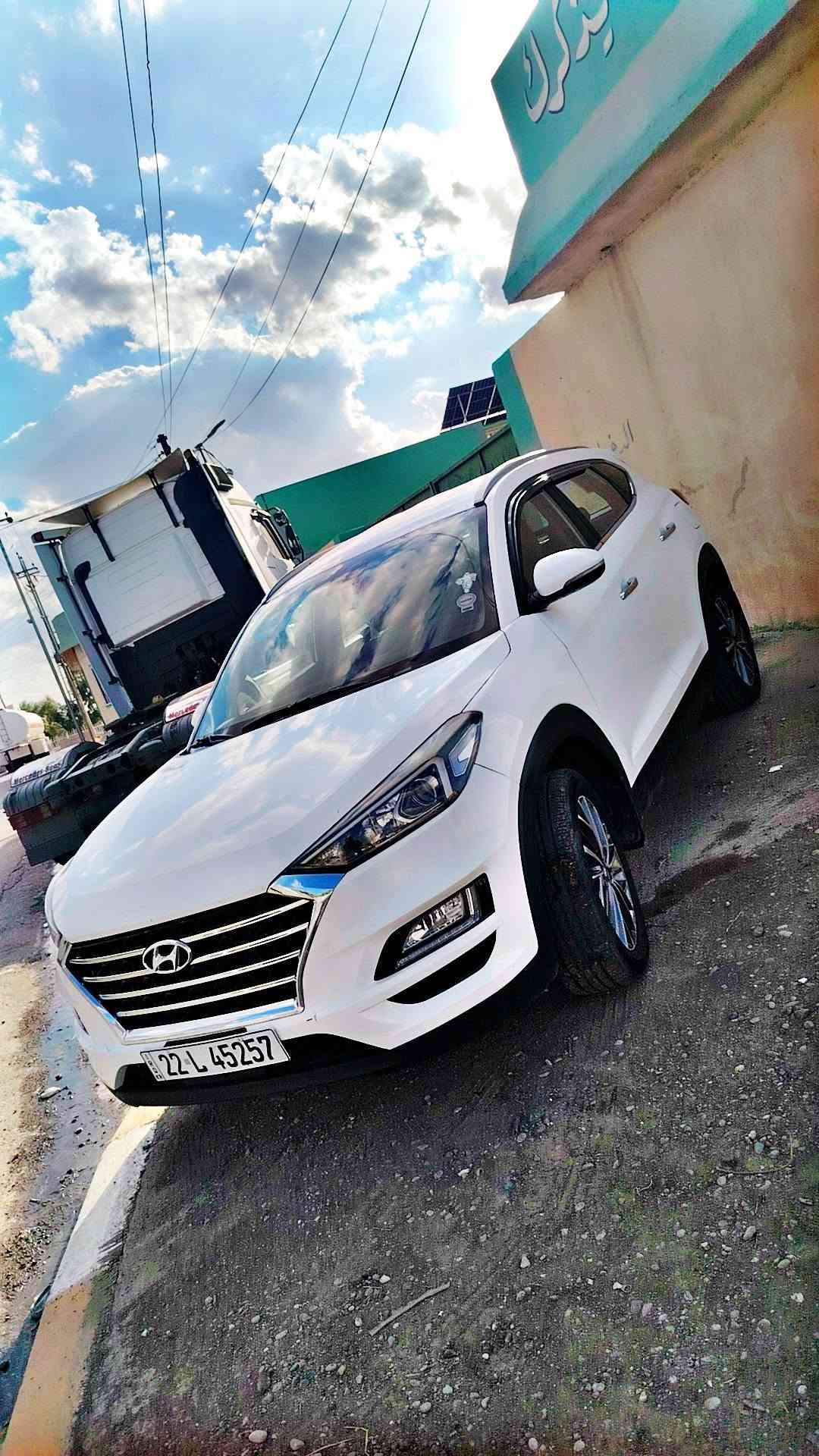 تكسون موديل 2019 وارد خليجي
هاند بريك رجل
طخم  تايرات جديد 
كير   ومحرك  شرط  على وضع الشركة
رقم اربيل دولي  
شرط  تحويل 
السيارة مكانه ناحيه الكوير 
سعر سيارة 150 وبيه مجال 
للستفسار  ع  الرقم ***********
