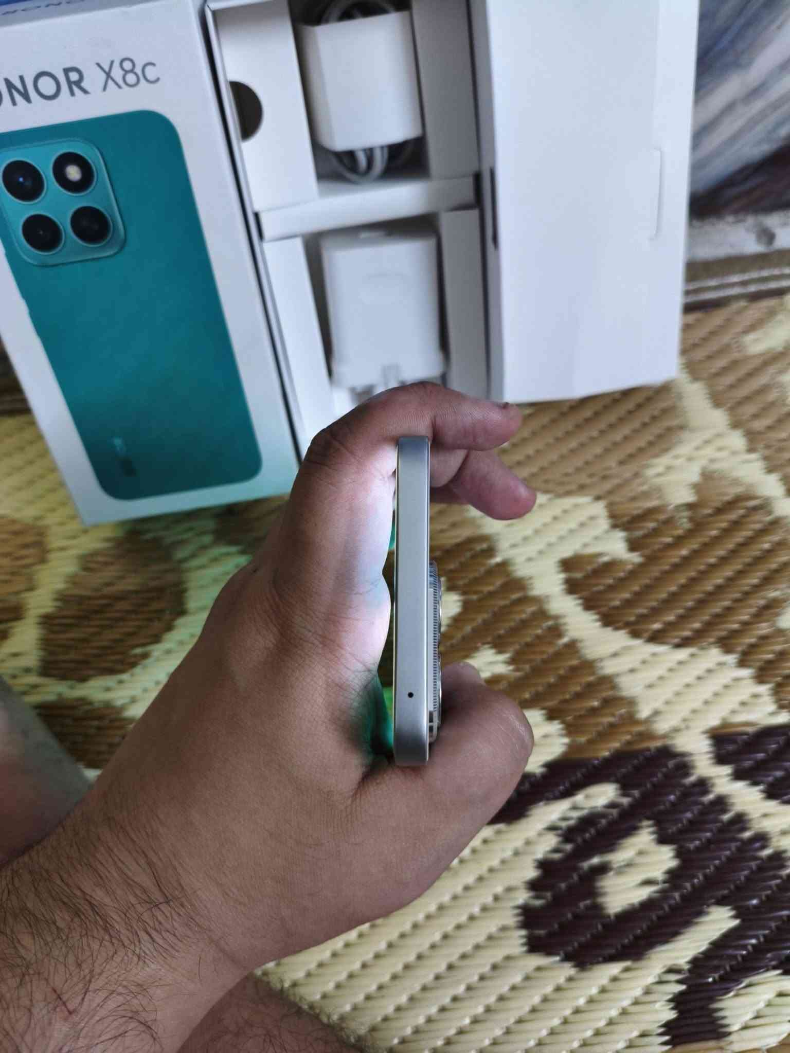 سلام عليكم هونر x8c للبيع ذاكره 256 رام 8+8 جهاز مكفول كفاله عامه حته لزكه مال شركه بعده بلجهاز كامل ملحقات عنواني بغداد مدينه صدر ورقم *********** واتساب أو اتصال  وعندي توصيل لجميع محافضات العراق فقط بعربون

نص مكتوب في الصور:
- ١٢:٤٣
- حول الهاتف
- MagicOS
- المعالج المركزي
- Qualcomm
- Snapdragon 685
- اسم الجهاز
- HONOR X8c
- ذاكرة الوصول العشوائي
- ٨,٠ غ.ب
- ٨,٠+ غ.ب HONOR
- RAM Turbo
- دقة الشاشة
- ٢٤١٢ x ١٠٨٠
- البطارية
- mAh 5000
- المساحة الفارغة ٢٢٦,٨٦
- غ.ب
- الإجمالي ٢٥٦ غ.ب
- وحدة التخزين الداخلية
- الموديل
- ABR-LX2
- رقم الإصدار
- 9.0.0.267(C185E15R3P2)
- GPU Turbo