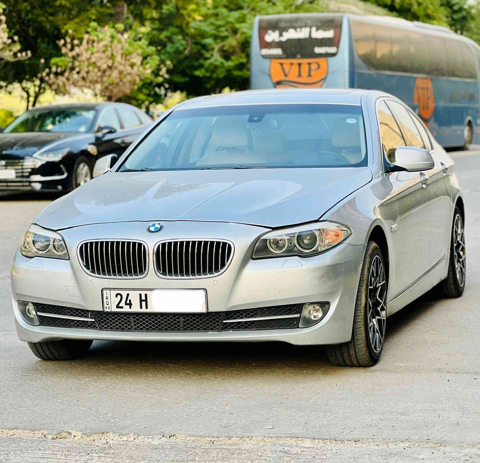 السلام عليكم 
للبيع BMW F10 530i
***********
محرك 6 سلندر نوزل قصير 
موديل 2011 وارد خليجي فول 1/1 السياره جاهزه وجديده ماشيه 219 الف كيلو تخم تاير حداديه جاهزه بدون نقص 
للبيع رايده ب145$
شرط التحويل بيه صبغ جاملغ خلفي ونص باب الصدر ودعاميات مكانه اليرموك  4شوارع بغداد, العراق
