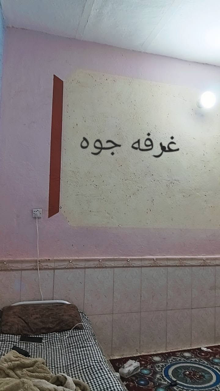 بيت مية متر طولاني بالشيشان الاولى طابو صرف  قاط ونص وحايط مشترك ب سبعين وبي مجال مستعجل ع بيعته ***********

نص مكتوب في الصور:
- صاله فوك
- غرفه فوك
