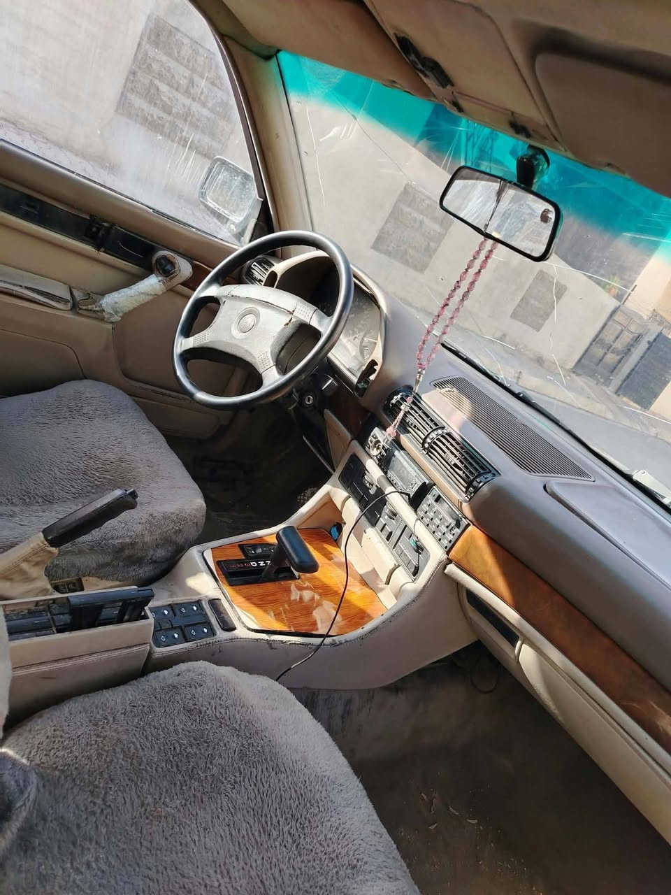 سلام عليكم للبيع بي ئم 735 كير محرك شرط
غرفتها نضيفه سياره بلاديه ماليها. ضربه قويه تخم تاير نضيف مشروع وطني 
كهربائيات شغاله سياره ستلايت شغال كشنات كهرباء سياره بيها ترتيبات بسيطه سعرها 38 مجال لشراي مو شراي لا تخابر رجائن ***********
