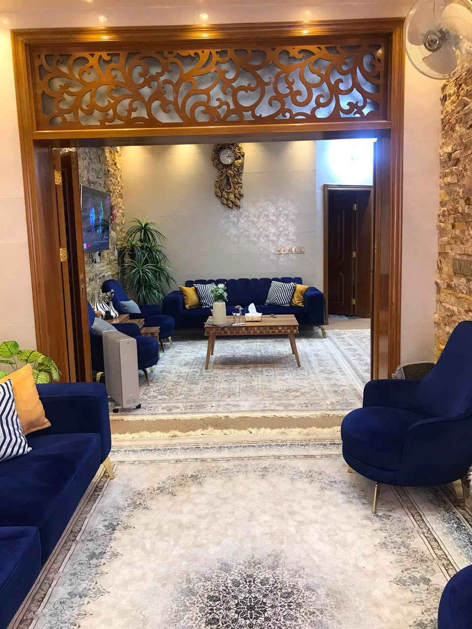 سلام عليكم بيت ١٠٠متر ركن طابقين بناء درجه اولى خدمات كامله للاستفسار 
***********
