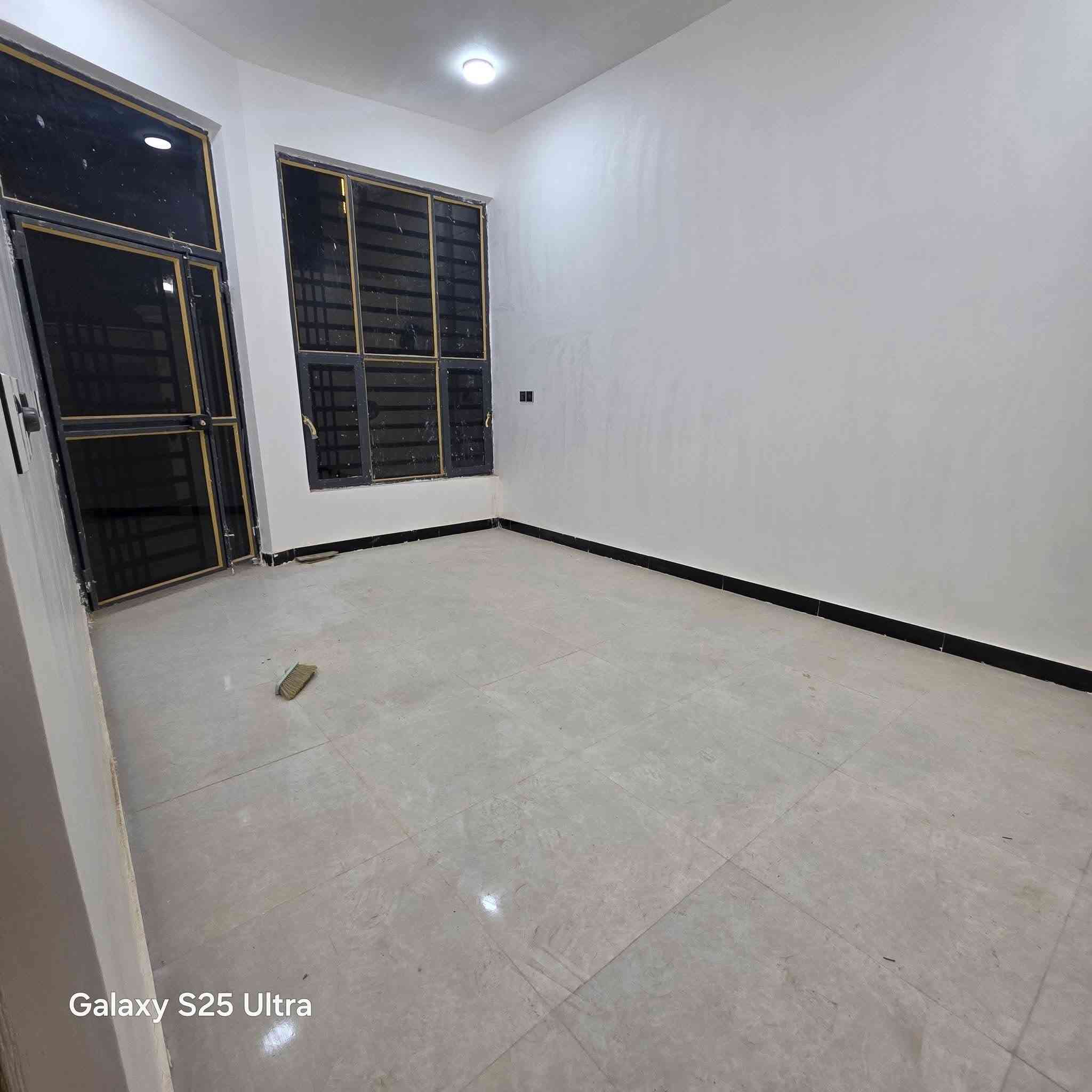 : اعلان دار البيع /📍

⏰ السعر مناسب سارع اللحجز /💰

⏰ السعر 145 بي مجال /💰 

​🏠 دار للبيع (طابو صرف) 🏠
​المساحة: 110 متر مربع (طابقين)
​نوع البناء: كونكريت مسلح (بناء حديث لسنة 2025)
​الموقع: حي الفرات - قرب شارع كلية الطب (خامس قطعة عن الشارع الرئيسي)
​الأرضية: بورسلين تركي
​📐 تفاصيل التوزيع:
الواجهة 5 النزال 22
​الطابق الأول:
​طارمة
​استقبال
​صالة
​مطبخ
​غرفة نوم (عدد 1)
​مجمع صحيات (داخلي وخارجي)
​الطابق الثاني:
​صالة
​غرفة نوم (عدد 1)
​مجمع صحيات
​سطح
​📞 للمراجعة والاستفسار:
مكتب قصر الباشا للاستثمار والتطوير العقاري (إدارة أحمد الشمري)
📍 عنوان المكتب: شارع أسواق طيبة - مجاور أسواق دجلة
​📱 أرقام التواصل:
​***********
​***********

نص مكتوب في الصور:
- Galaxy S25 Ultra