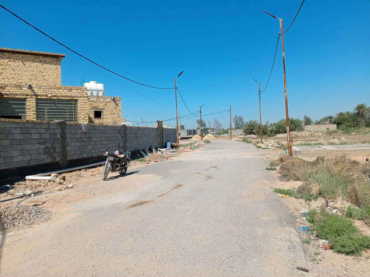 عرصه 200 متر في. المجمع السكني المقابيل السيطره
بالعبود مقابيل جسر حي اور
ع شارعين متوفر كافه الخدمات 
من ماء و كهرباء ومجاري
بسعر جدا مناسب ...مستعجل ع بيعها 
للاتصال ع الرقم  ‏‪***********‬‏
