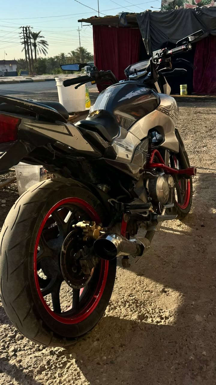 للبيع دايوان خفاش 200cc 
كهربائيات كلها شغالة محرك مامفتوح
بريك امامي دسك والخلفي موجود بس يرادله دسكات
صالنصة رياضي طلقاات اوراقها اسكنر 
بمليون وربع وبيها مجال مكاني بغداد واتساب راسلني ***********
