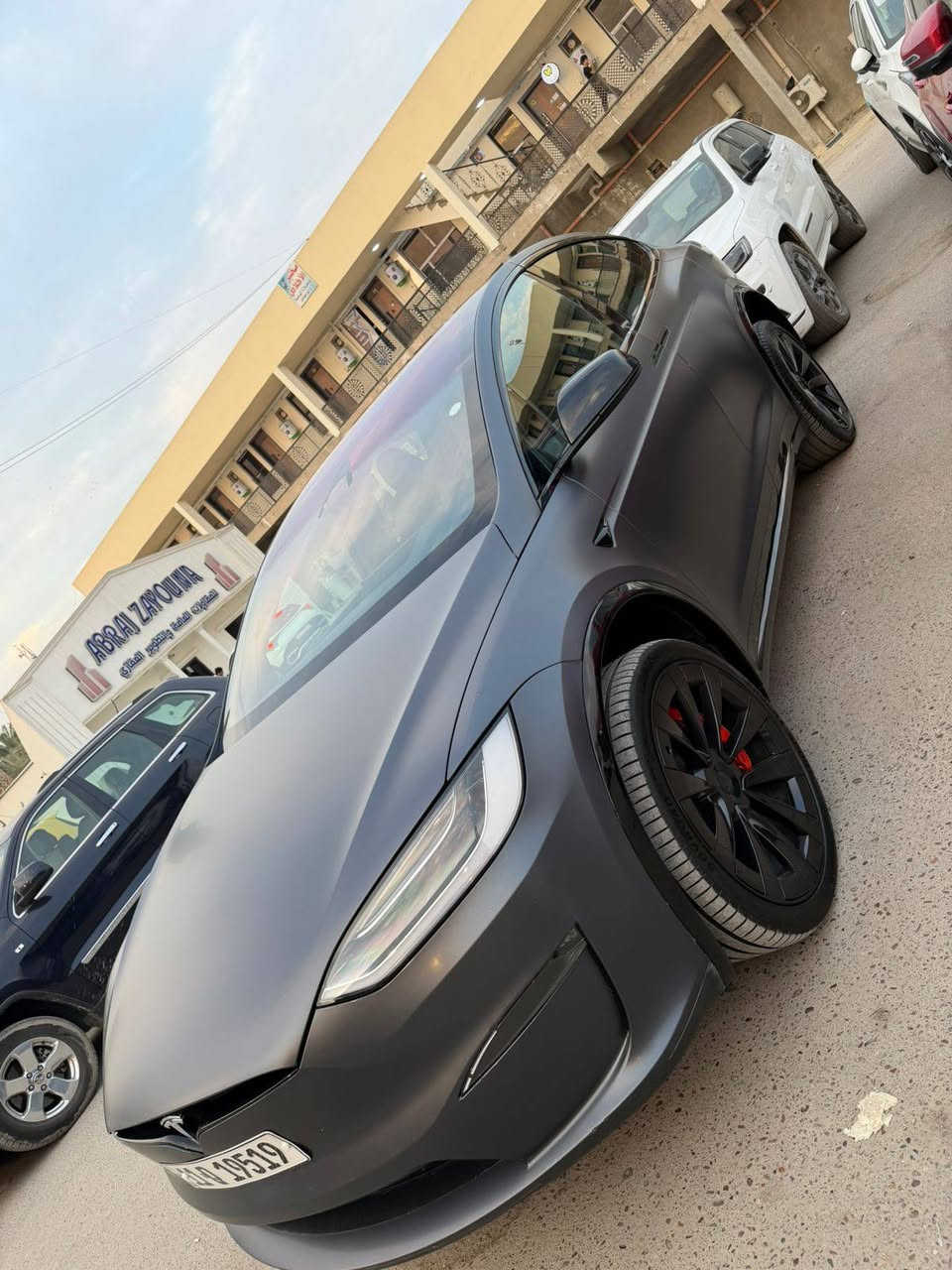 تيسلا مودل X • ٢٠٢٣ • كهربائية بالكامل