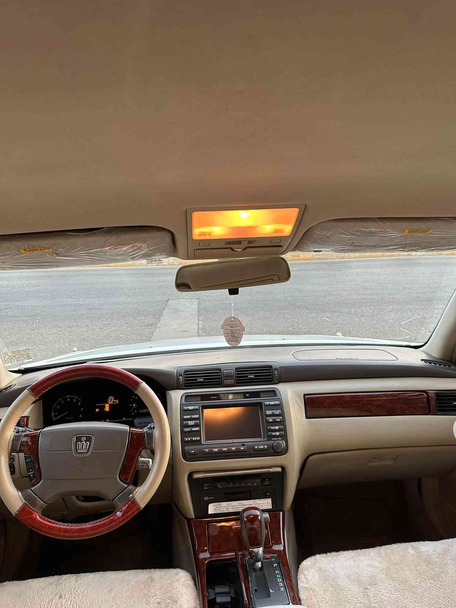 بە ناوی خوای گەورە
مەلیکە ساخ ساخ ساخ    (٢٠٠٣)
١٧٥ 
مواسەفات:
٤دوگمە و ناو زەرد
پەردە
سەلاجە 
مەرکەزی
٤ کوشن کارەبا 
گێچ ئەلیکترۆنی
پێش و دوا کریستاڵ 
سەیارەی ماڵە و تێر مەسرەفە ماڵی دۆستە
سەیارەکە کامل مەسرەفە نوقسانی نییە ڕۆنی مەکینەو هایدرۆلیکی گێڕی گۆڕاوە و سیوەیلی ئەکسلی گۆڕاوە هیچ مەسرەفێکی نەماوە تەبرید سارد و گەرم مەزبووت داشبڵی زۆر جوانە
تەنها ٣ پارچەی بۆیاخی ئەوروپایە
کەڤەر گۆڕاو ڕەقەم شانسی بە شەرت…..
بۆ نرخی  تەلەفۆن بکە لە خزمەتتام 
شوێن : عەربەت 
ڕەحمەتت لێبێت موشتەری نیت سەری خۆت و منیش مەیەشێنە سەیارە بە نامە و تەلەفۆن ناکڕدرێ موشتەریت وەرە سەیریکە 
***********

نص مكتوب في الصور:
- ***********