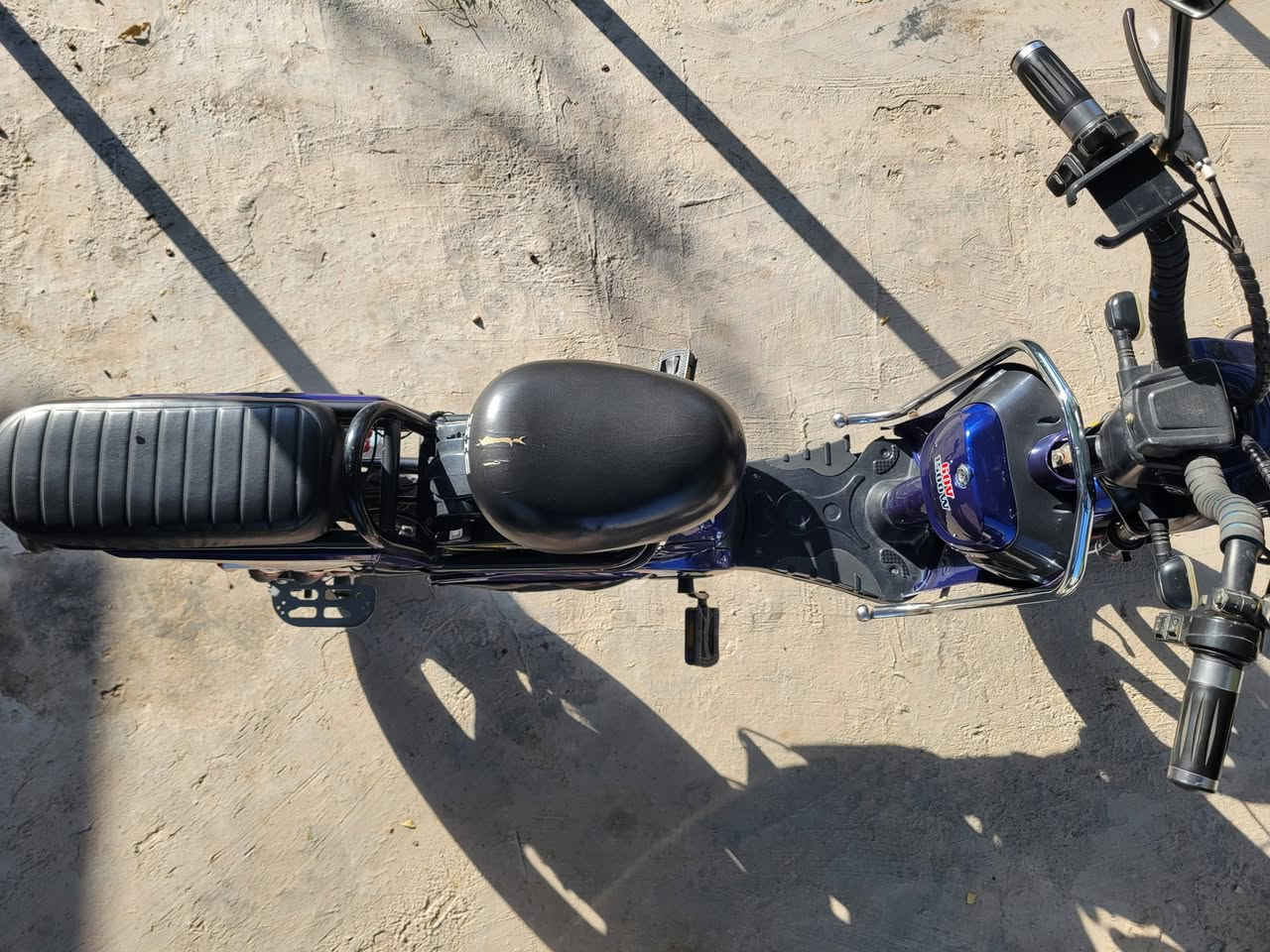 السلام عليكم اخوان دراجة HIS شحن ملف  1500W للبيع
سرعة الحقيقية 99 
بطاريات مابيهم شي تفحصهم كبالك وتاخذ 
بصمتين ومفتاح وتشغيل عن كارت بس يحتاج الهة شاشة فقط حتى تكدر تشغلهة عل كارت 
مكاني بغداد / الكرخ / القادسية مقابيل كورنيش القادسية 
سعر 275 وبيها مجال للشراي 
للتواصل فقط على الرقم ***********
