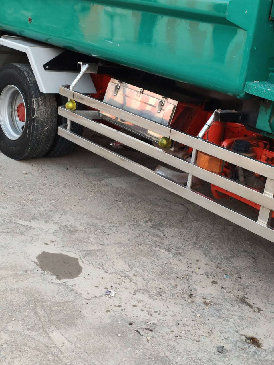 السلام عليكم هينو شيطان مامشتغله بل عراق موديل 2000اصل مامعلايه محرك 80فوول عادي كبسه 8ونص مكعب جهاز رفع حاويات تفصال جديد رقم بصره باسمي إنكليزي مداور ثاني يوم مكاني البصره القرنه الشراي يتصل فقط ***********
