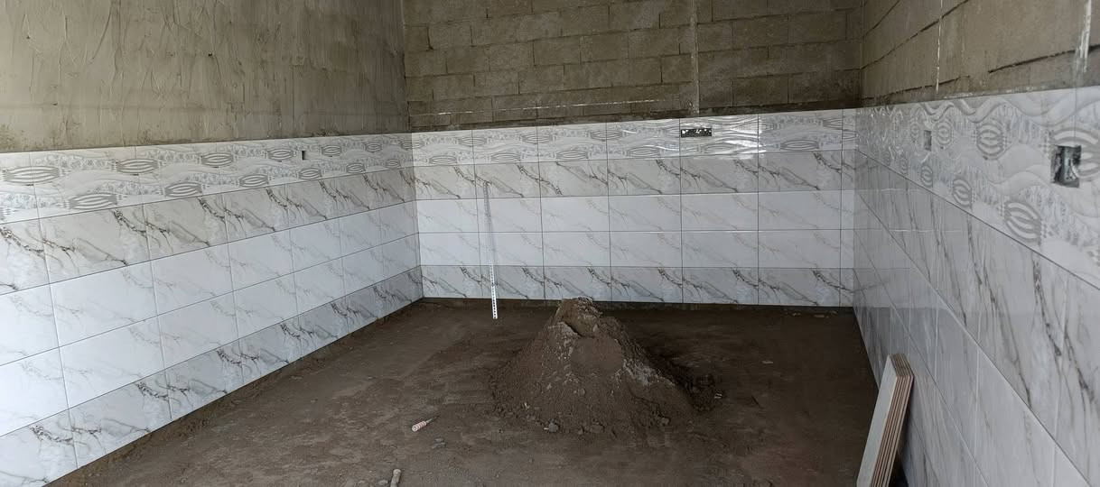 خليفة  ارضيات و جدران سرميك حلين متفرغ  هذ رقمي *********** موصل فقط
