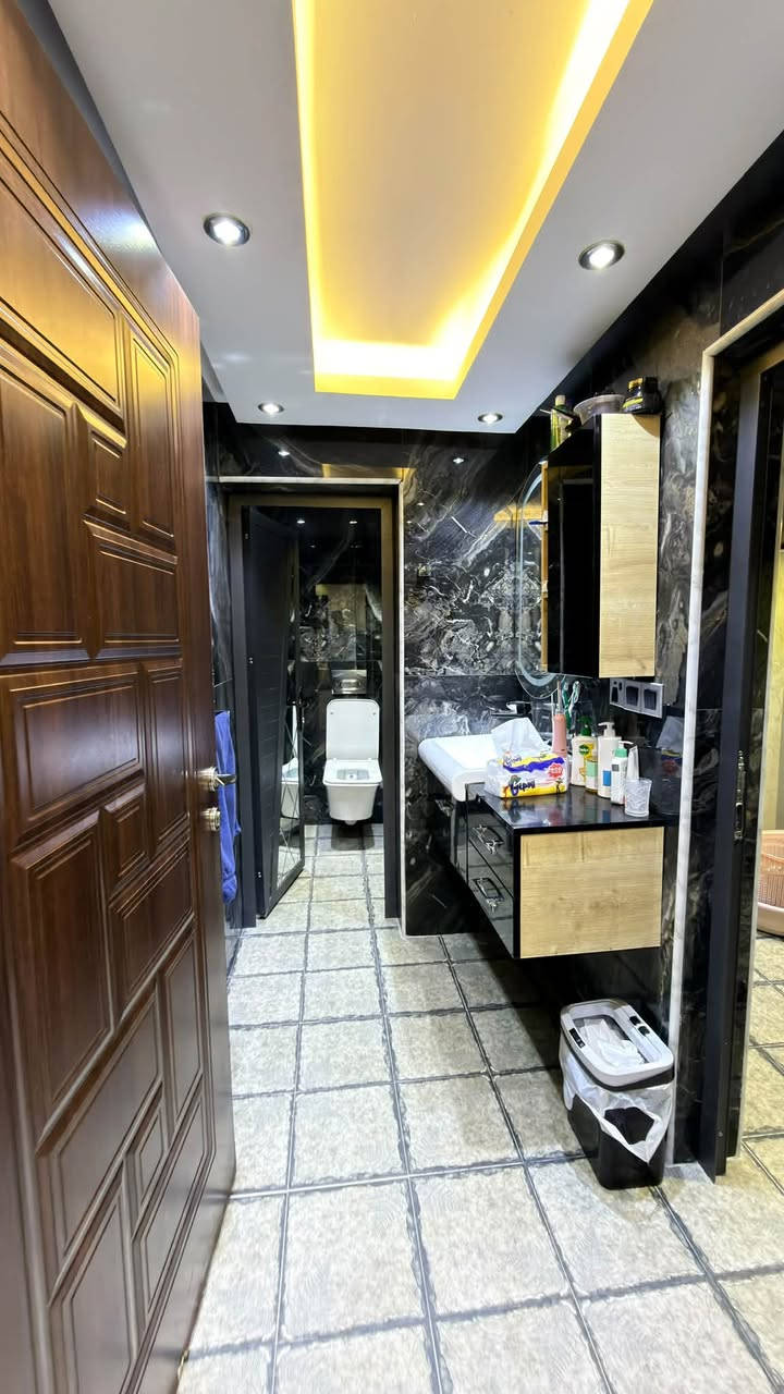 عقار للبيع 🏡
المساحة: 200 متر 📏
السند: مستقل 📄
البناء: حديث (2023) 🏗️

المحتويات:
4 غرف نوم 🛏️
3 دورات مياه 🚿
مطبخ حار 🍳
مطبخ بارد 🧊
حديقة داخلية 🌿
صالة ضيوف 👥
هول داخلي 🚪

الموقع: حي الجهاد، الطائي، مقابل مجمع النسيم 📍
للاستفسار: ***********📞
