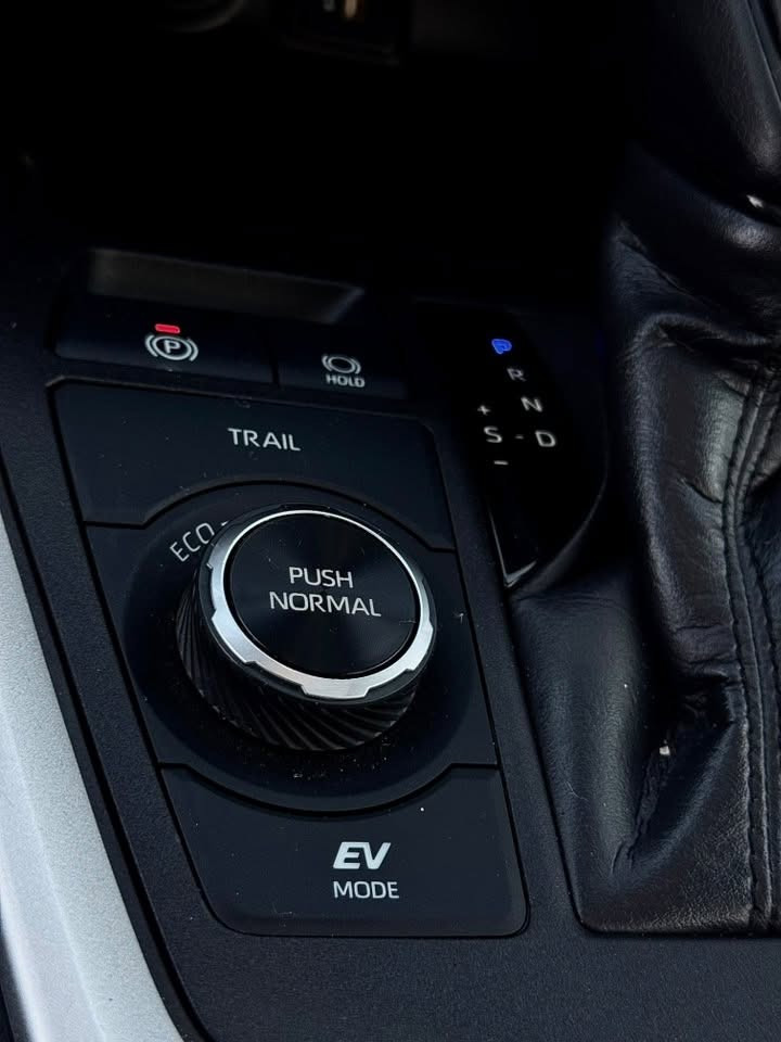 2024 TOYOTA .RAV4.  XLE 🇯🇵

                السيارة فول موصفات 1/1

حجم المحرك 4 سلندر (2.5L) هايبرد 🔋 
مواصفات XLE :
فتحة السقف ( سيلايت ) 
بصمة تشغيل 
صندوق كهربائي 
رادار أمامي
تحديد مسار
تدفئة كشنات 
كراسي تحكم كهرباء
تدفئة استيرن 
رادار جانبي (نقاط عمياء)
رادار خلفي
اوتو ستارت (Auto start)
اوتو ستوب(Auto Stop)
هاند بريك بصمة
اوتو هولد(Auto Hold)
تحكم وضعيات القيادة ECO,NORMAL,SPORT
مانع انزلاق+ABS
حساسات خلفية+كاميرا
تحكمات استيرن
اشاير بالمري 
لايتات زينون و عدسه 
بلاكتور زينون 
تبريد قطعتين 
وبقية مواصفات XLE المعروفة
السيارة ماشيه :  (22 ميل الف)
الضرر فقط بنيد و جاملغ امامي 
عليها نانو  ضمان 3 سنوات
  وارد امريكي  دخول جديد 

مرقم اربيل  تحويل مباشر 
 
مكان السيارة / بغداد البدور و اليرموك
***********
