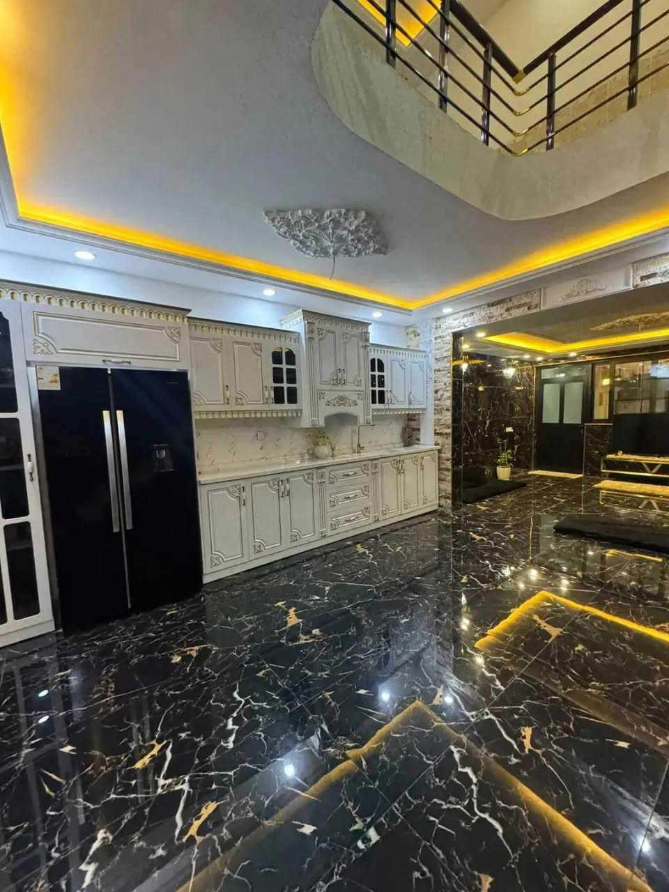 اربيل 🌹 حي هاڤالان
منزل للببع 100 م 🏡 مقابل حديقة 🫜 
قريب جامع سيد طيب 
محدث بالكامل نضام امريكي 
سعر  9 $ دفتر و 50 $ ورقة 
قابل للتفاوض 👍 
للاستفسار 📞 
***********
***********
عقارات ومقاولات المهندس

نص مكتوب في الصور:
- خانوو بو فروشتن، ١٠٠ مه تر چوارگوشه، گه ره کی هه فالان، به رامبه ر پارکیک اربیل حي هاقالان منزل للبيع 100 م مقابل حديقة قرب جامع سيد طيب *********** *********** عقارات ومقاولات المهندس